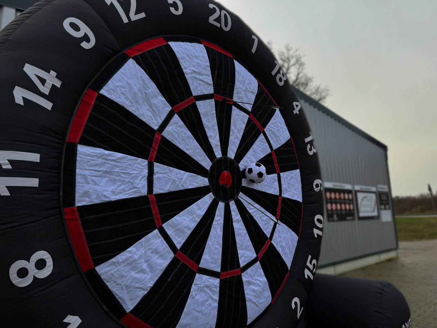 Aufblasbare Dartscheibe │ Fußballdart mieten Sottrum, Bremerhaven