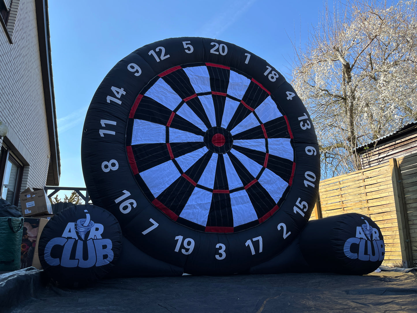 Aufblasbare Dartscheibe │ Fußballdart mieten