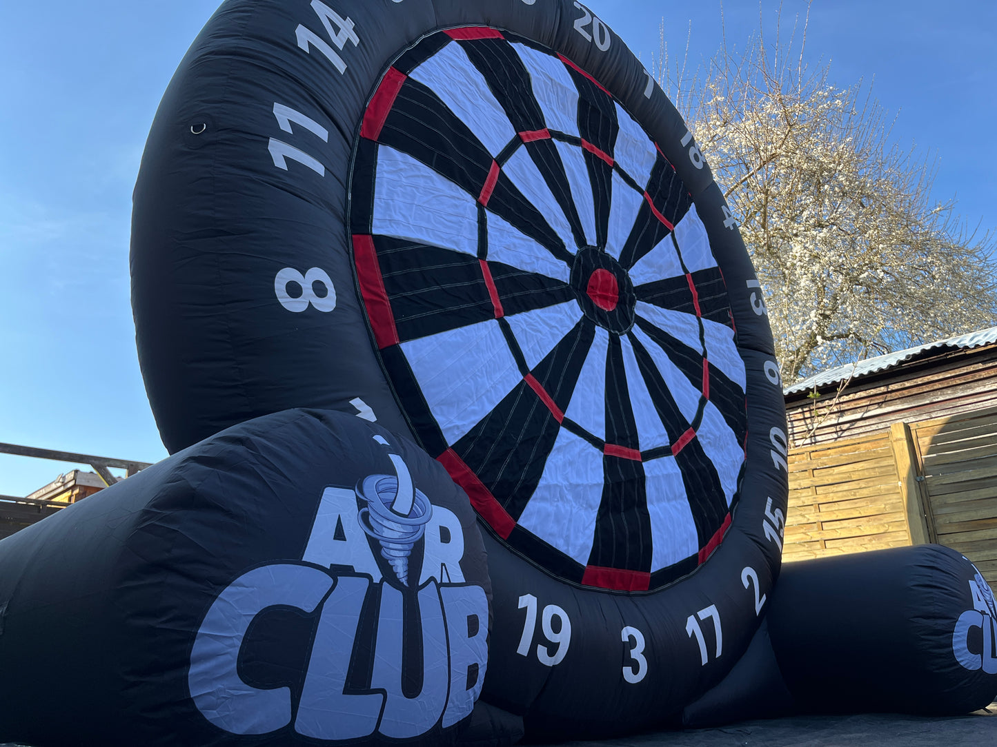 Aufblasbare Dartscheibe │ Fußballdart mieten