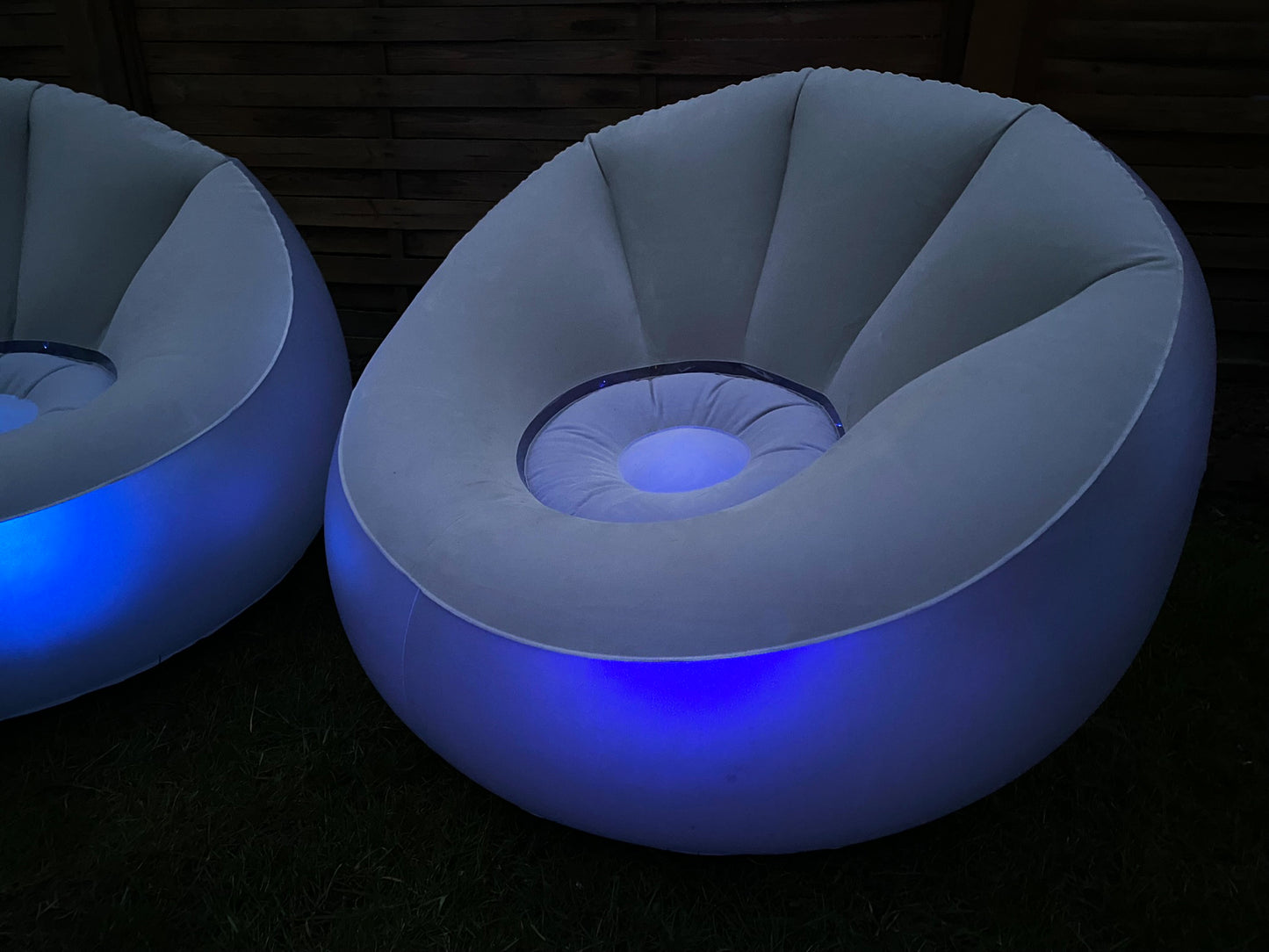2x Aufblasbare Sessel mit Pumpe