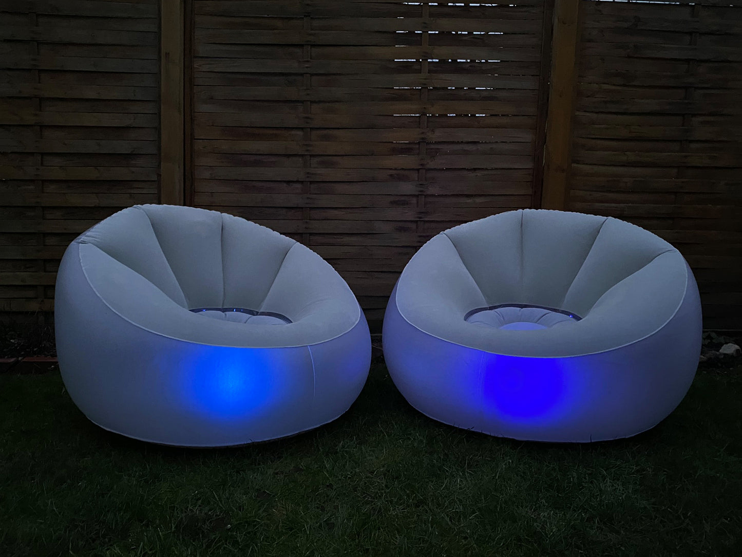 2x Aufblasbare Sessel mit Pumpe